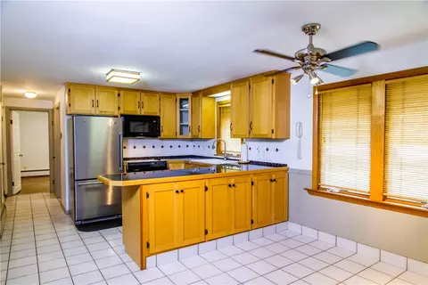 42 Becker St, Warwick, RI 02886 photo 3