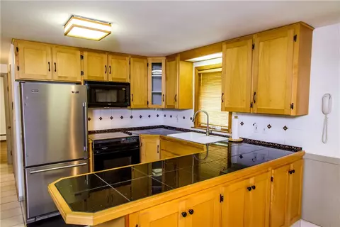 42 Becker St, Warwick, RI 02886 photo 2