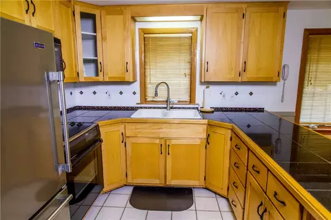 42 Becker St, Warwick, RI 02886 photo 4