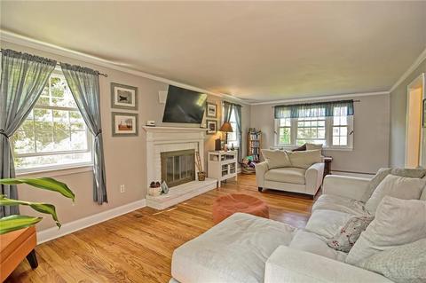 10 Laurel Ln, Warren, RI 02885 photo 4
