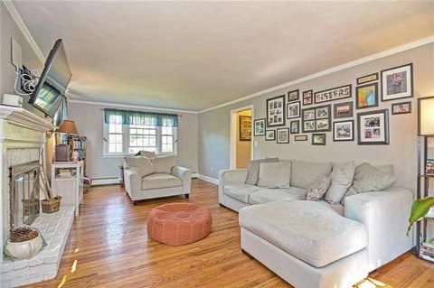 10 Laurel Ln, Warren, RI 02885 photo 5