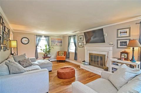 10 Laurel Ln, Warren, RI 02885 photo 3