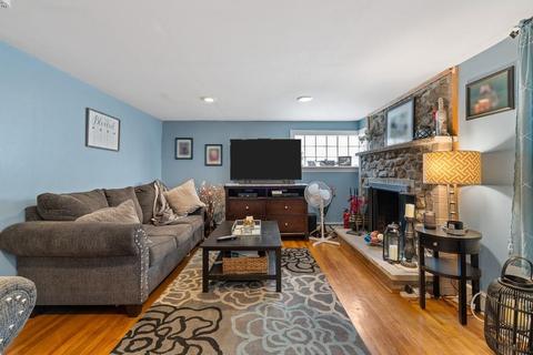 108 Darrow Dr, Warwick, RI 02886 photo 3