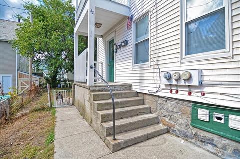 35 Kindergarten St, Woonsocket, RI 02895 photo 4