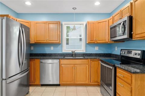557 Coe St, Woonsocket, RI 02895 photo 6
