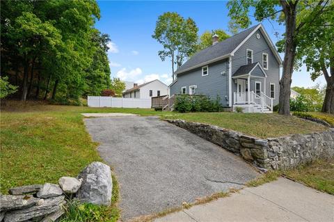 557 Coe St, Woonsocket, RI 02895 photo 2