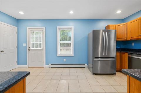 557 Coe St, Woonsocket, RI 02895 photo 8