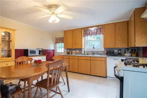 407 Orchard St, Woonsocket, RI 02895 photo 10