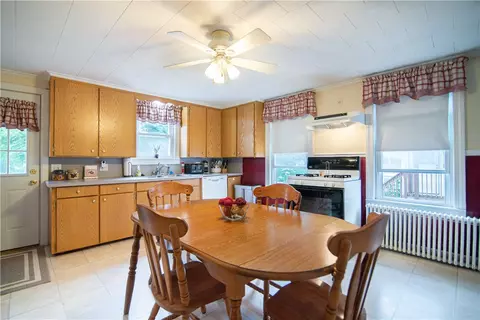 407 Orchard St, Woonsocket, RI 02895 photo 11