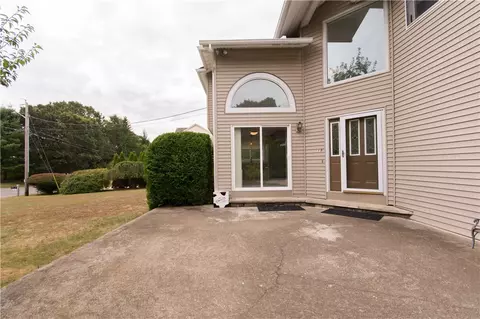 19 Valley Dr, Westerly, RI 02891 photo 5