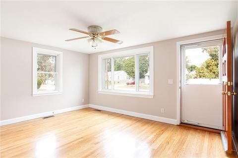 75 Ithica St, Warwick, RI 02889 photo 10