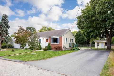 75 Ithica St, Warwick, RI 02889 photo 3