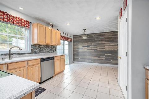 86 Beacon Ave, Woonsocket, RI 02895 photo 8