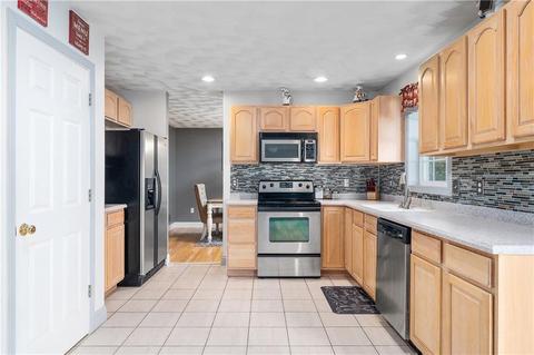 86 Beacon Ave, Woonsocket, RI 02895 photo 6