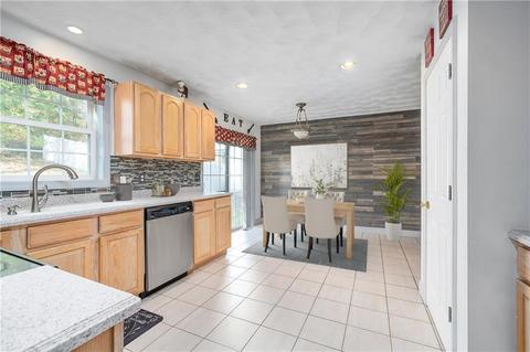 86 Beacon Ave, Woonsocket, RI 02895 photo 5