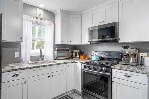 23 Curtis St, Warwick, RI 02889 photo 3