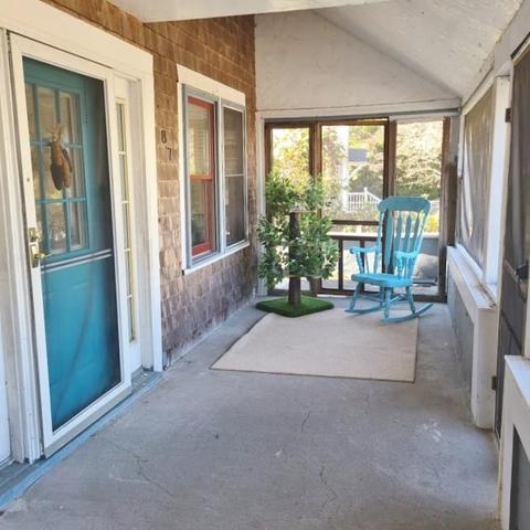 87 Vohlander St, Warwick, RI 02889 photo 2