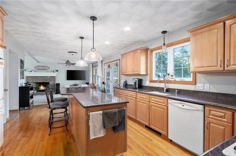 63 Viva Way, Woonsocket, RI 02895 photo 13