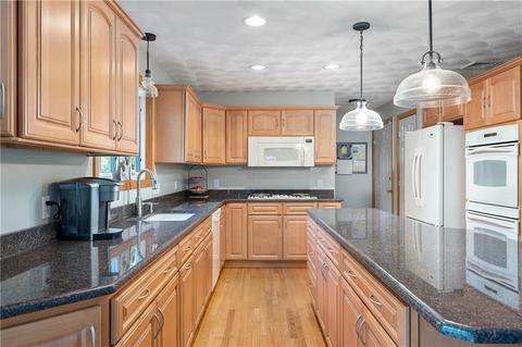 63 Viva Way, Woonsocket, RI 02895 photo 12
