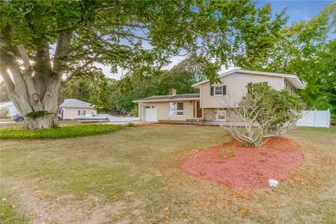 9 Charles Ave, Westerly, RI 02891 photo 4
