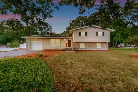 9 Charles Ave, Westerly, RI 02891 photo 2