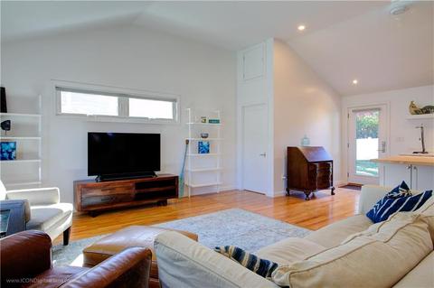 7 Gorham Pl, Bristol, RI 02809 photo 16