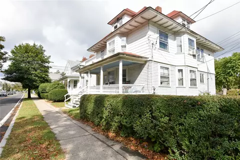 676 Main St, Warren, RI 02885 photo 1