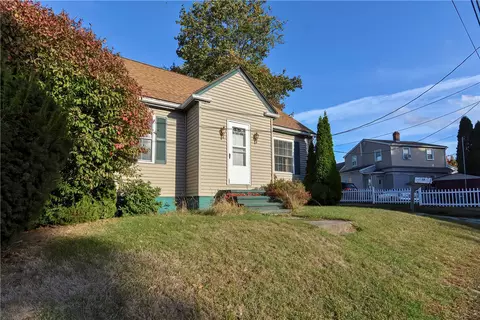 23 8th Ave, Woonsocket, RI 02895 photo 3