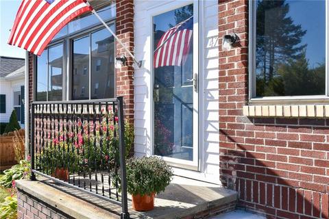 47 Loring St, Woonsocket, RI 02895 photo 3