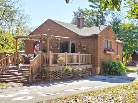 7 Champlin Dr, Hopkinton, RI 02804 photo 2