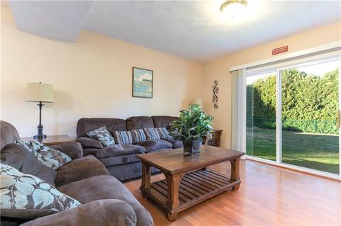 11 Devon Ct, Warwick, RI 02889 photo 4