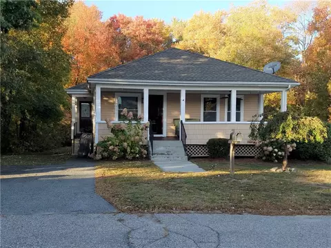 40 Denby St, Woonsocket, RI 02895 photo 2