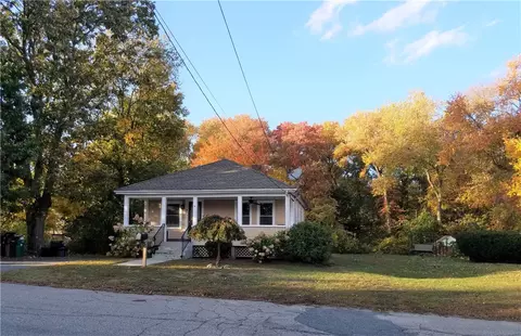 40 Denby St, Woonsocket, RI 02895 photo 3