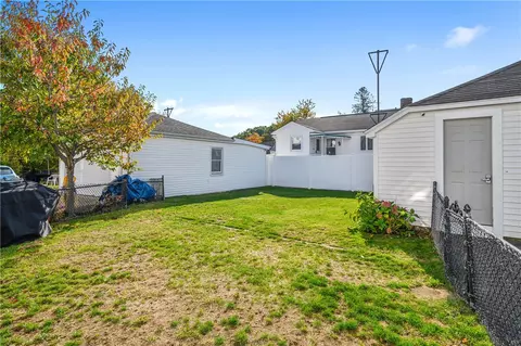 149 Carnation St, Woonsocket, RI 02895 photo 31