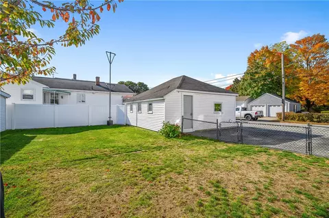149 Carnation St, Woonsocket, RI 02895 photo 32