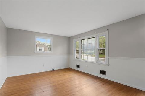 31 Valley Crest Rd, Coventry, RI 02816 photo 3
