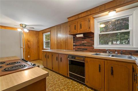 31 Valley Crest Rd, Coventry, RI 02816 photo 5