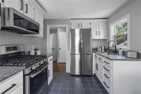 37 Arrow Ave, Warwick, RI 02886 photo 10