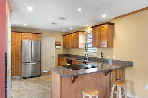 40 Florida St, Woonsocket, RI 02895 photo 3