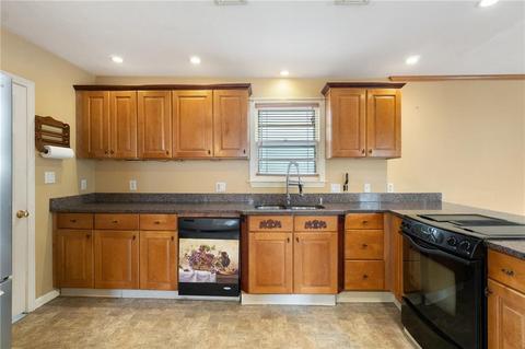 40 Florida St, Woonsocket, RI 02895 photo 4