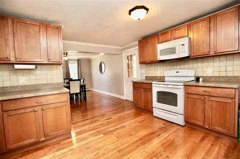42 Jervis St, Woonsocket, RI 02895 photo 11