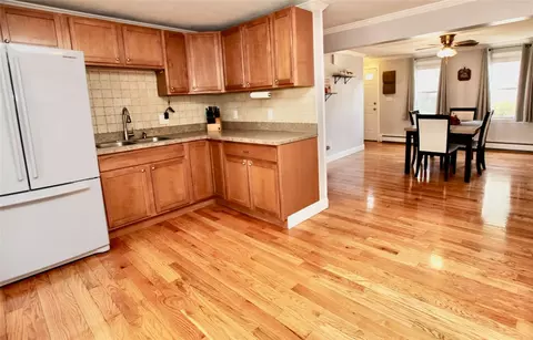 42 Jervis St, Woonsocket, RI 02895 photo 5
