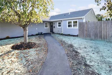25 Whippoorwill Rd, Warwick, RI 02888 photo 3