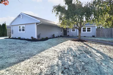 25 Whippoorwill Rd, Warwick, RI 02888 photo 2