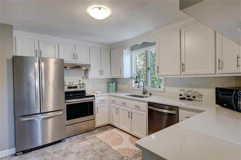 15 Antony Ave, Bristol, RI 02809 photo 14