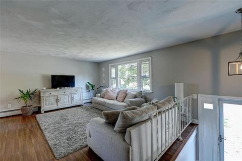 15 Antony Ave, Bristol, RI 02809 photo 8