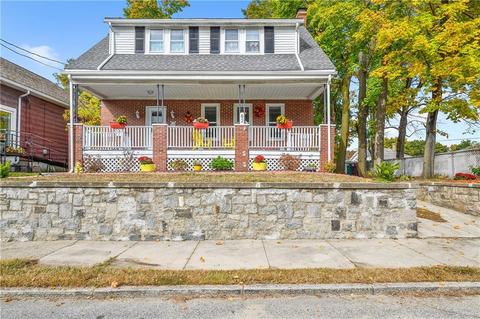 82 Gaskill St, Woonsocket, RI 02895 photo 3