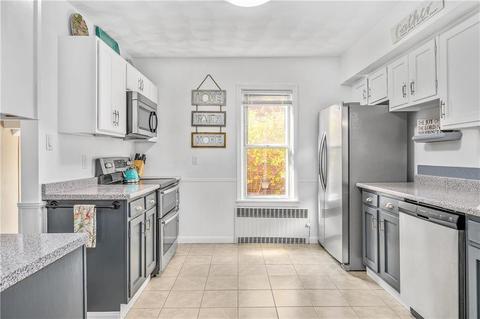 82 Gaskill St, Woonsocket, RI 02895 photo 10