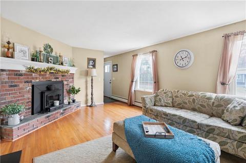 29 Waterman St, Killingly, CT 06239 photo 5