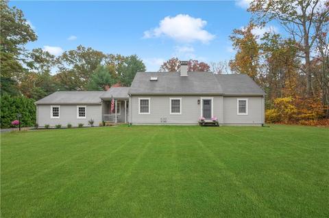 29 Waterman St, Killingly, CT 06239 photo 2